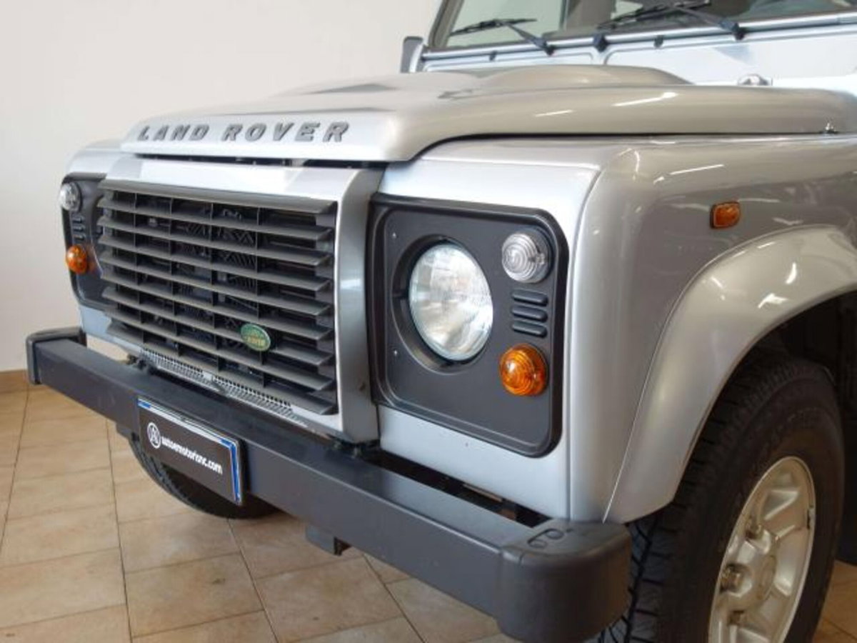 Land Rover Defender 90 2.4 TD4 Station Wagon SE (3)