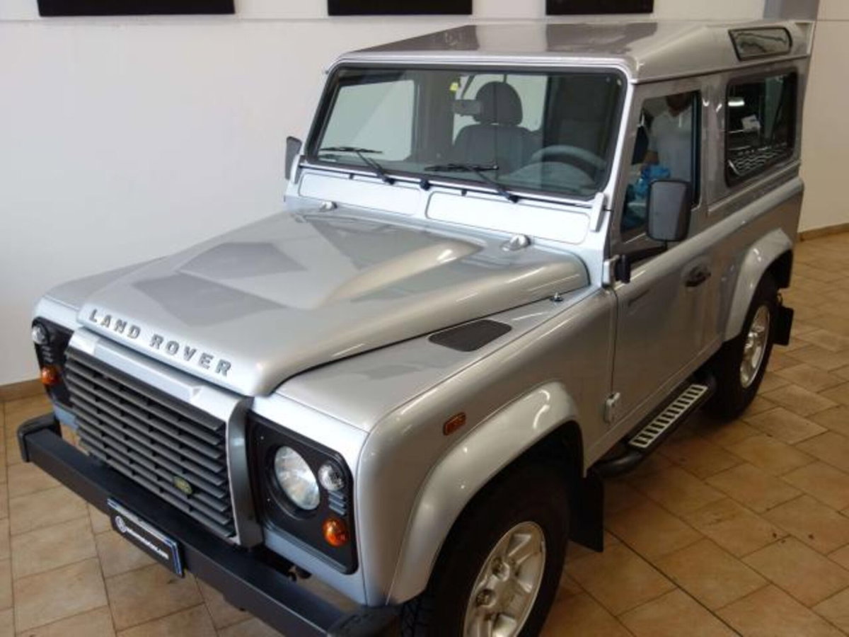 Land Rover Defender 90 2.4 TD4 Station Wagon SE (4)