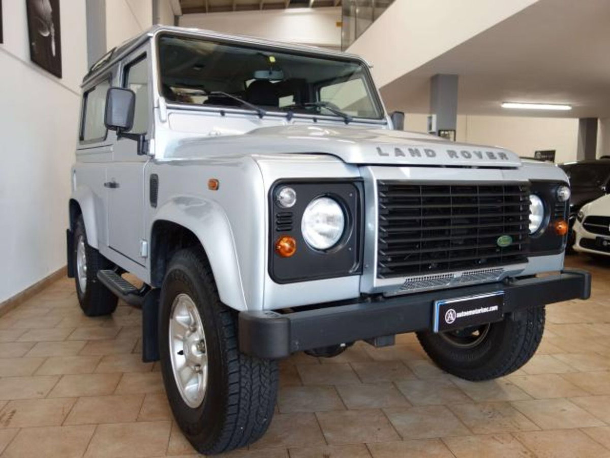 Land Rover Defender 90 2.4 TD4 Station Wagon SE (7)