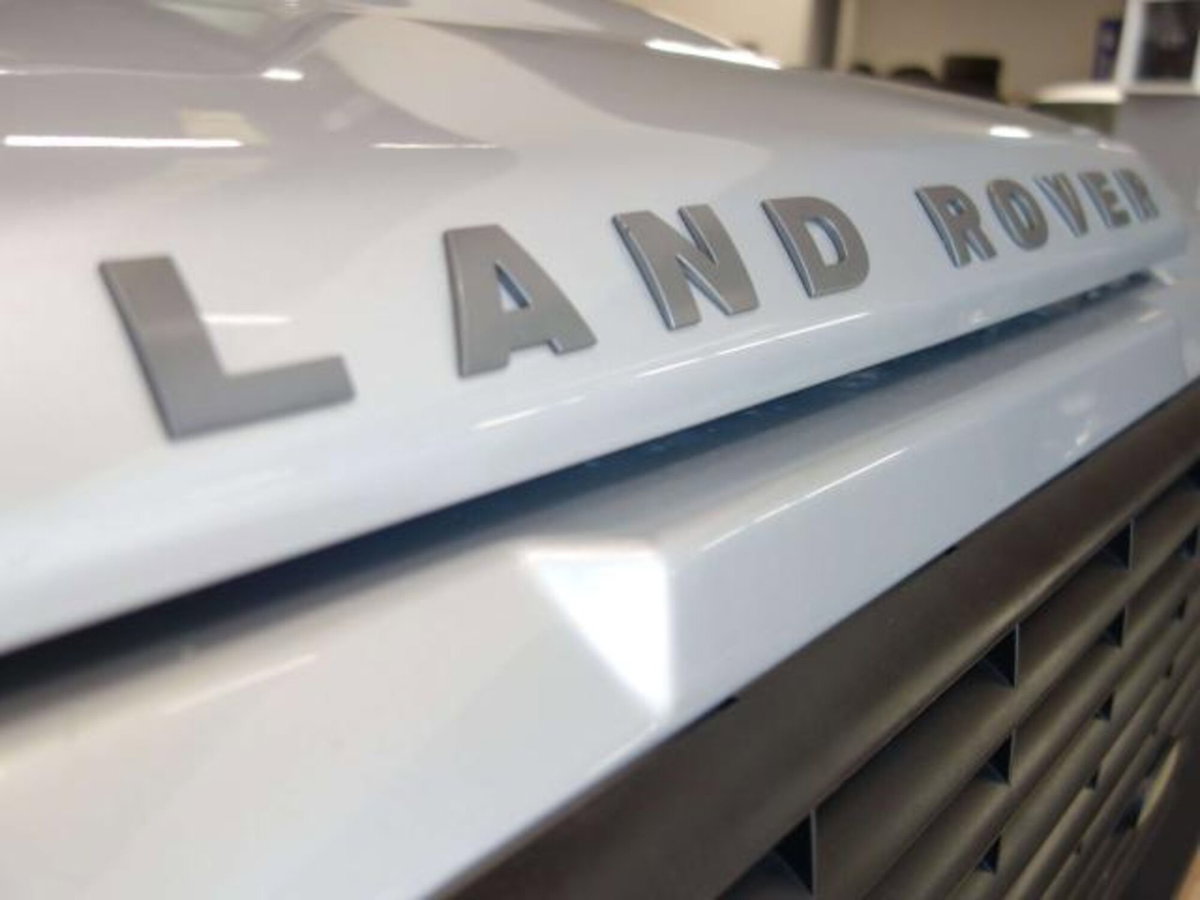 Land Rover Defender 90 2.4 TD4 Station Wagon SE (9)