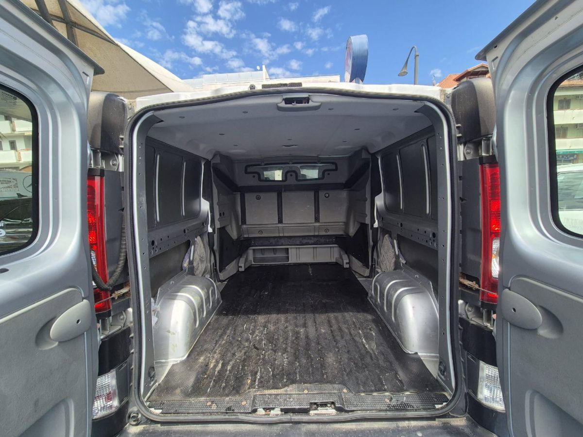 Renault Trafic 2.0 blue dci 150cv L2 Spaceclass (10)