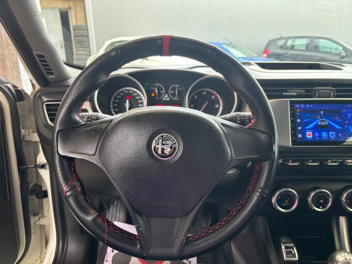 Alfa Romeo Giulietta 2.0 JTDm-2 Exclusive 140cv (13)