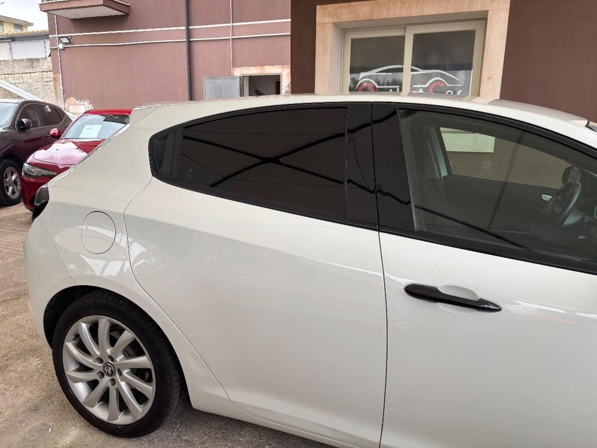 Alfa Romeo Giulietta 2.0 JTDm-2 Exclusive 140cv (14)