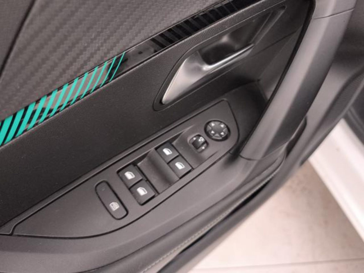 Peugeot 2008 BlueHDi 110 S&S Allure Pack (18)