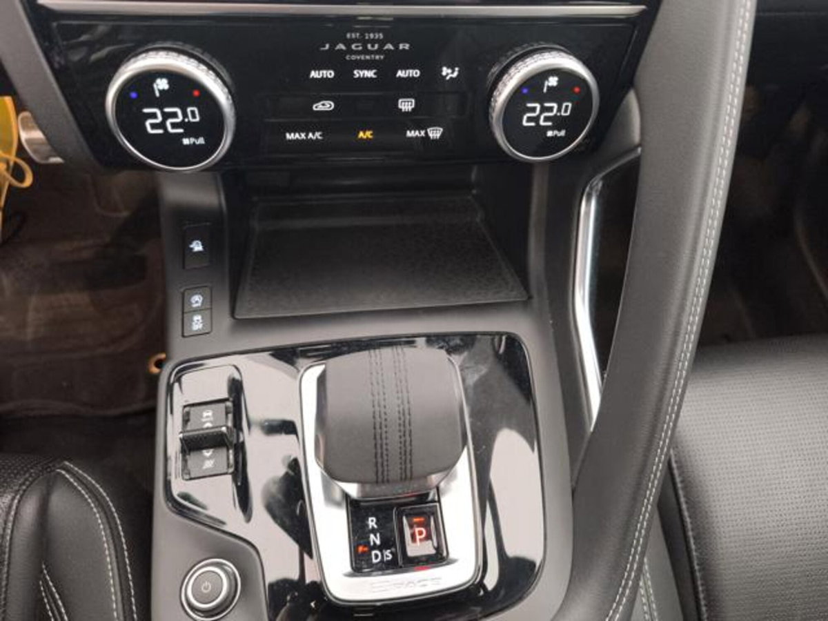 Jaguar E-Pace 2.0d i4 mhev R-Dynamic HSE awd 163cv auto (19)