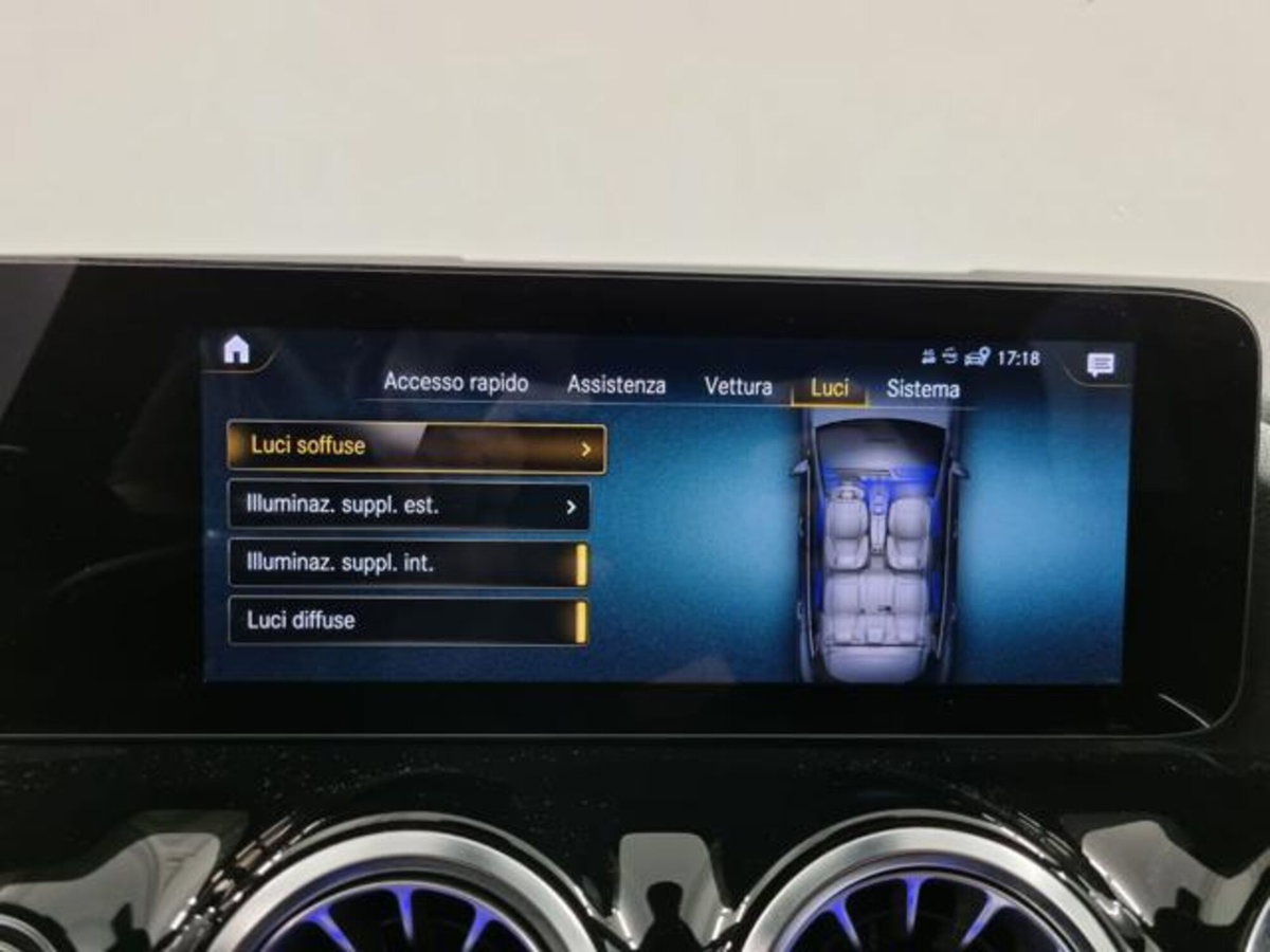 Mercedes-Benz GLA SUV 200 d Automatic 4Matic Premium (18)