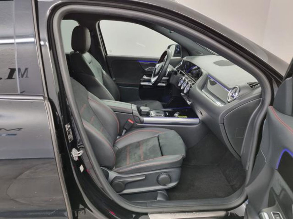 Mercedes-Benz GLA SUV 200 d Automatic 4Matic Premium (9)