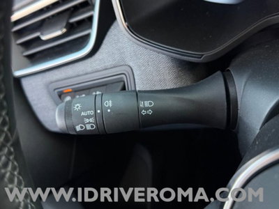 Renault Clio 1.0 tce Techno 90cv (17)