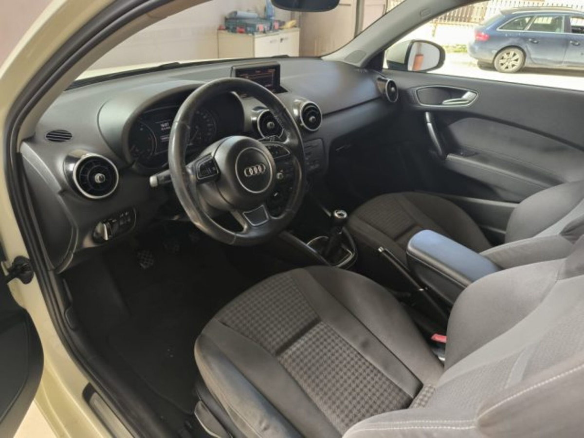 Audi A1 1.6 TDI 105 CV Ambition (5)