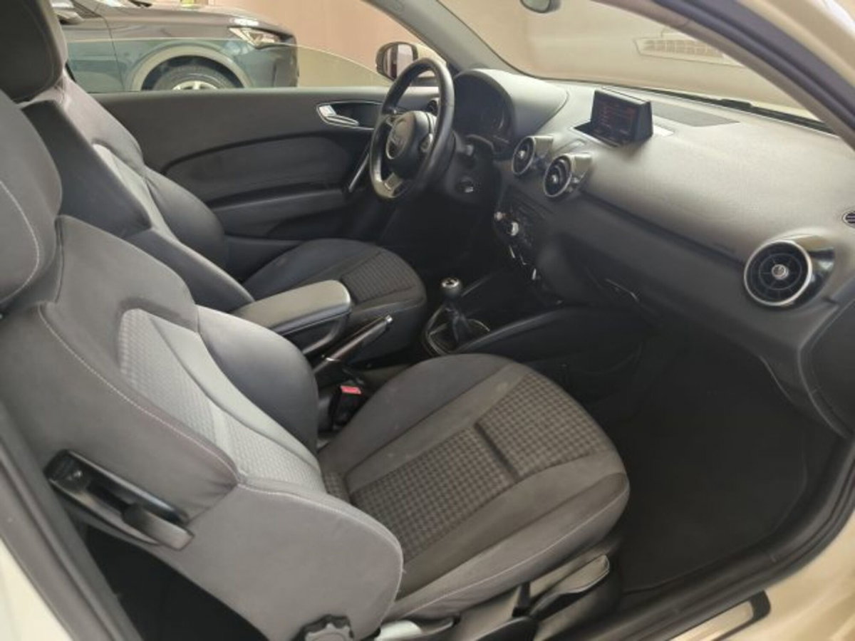 Audi A1 1.6 TDI 105 CV Ambition (6)