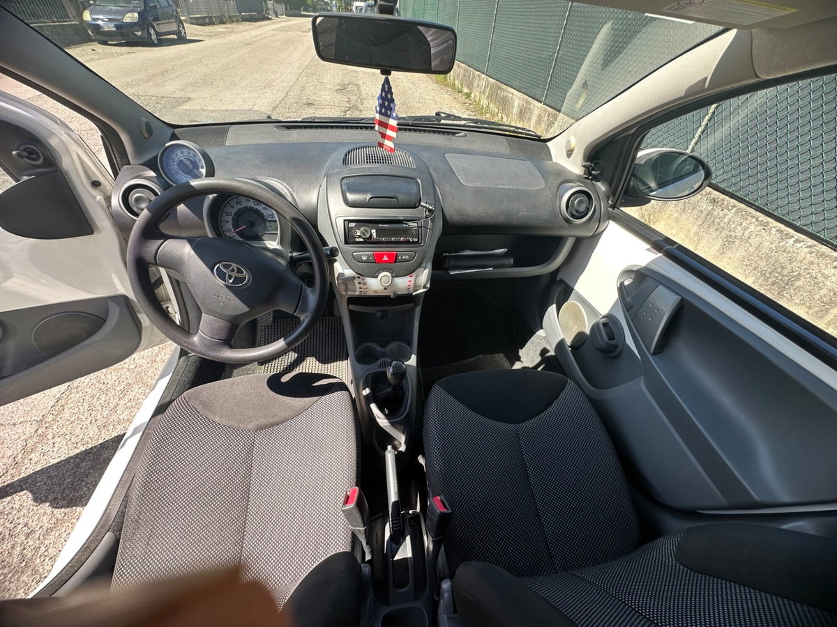 Toyota Aygo 1.0 12V VVT-i 5 porte (12)