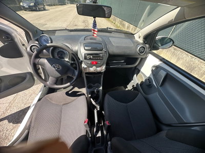 Toyota Aygo 1.0 12V VVT-i 5 porte (12)