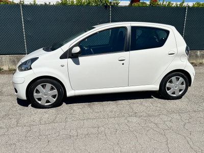 Toyota Aygo 1.0 12V VVT-i 5 porte (2)