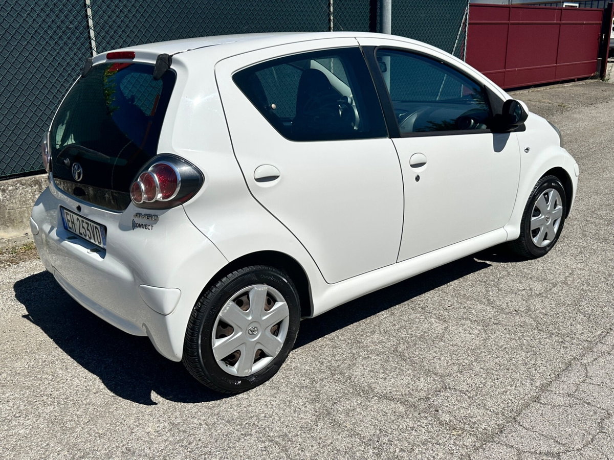 Toyota Aygo 1.0 12V VVT-i 5 porte (5)