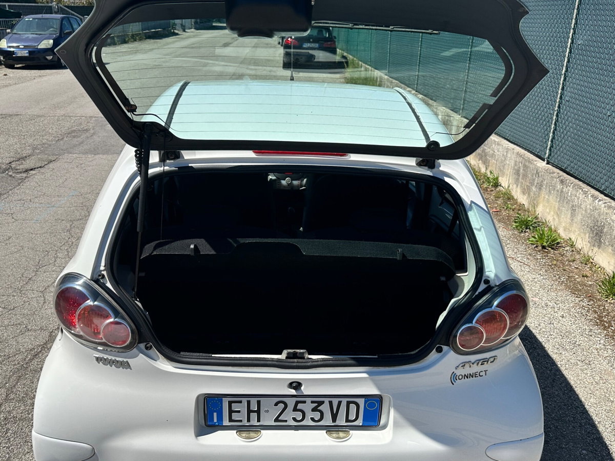 Toyota Aygo 1.0 12V VVT-i 5 porte (6)
