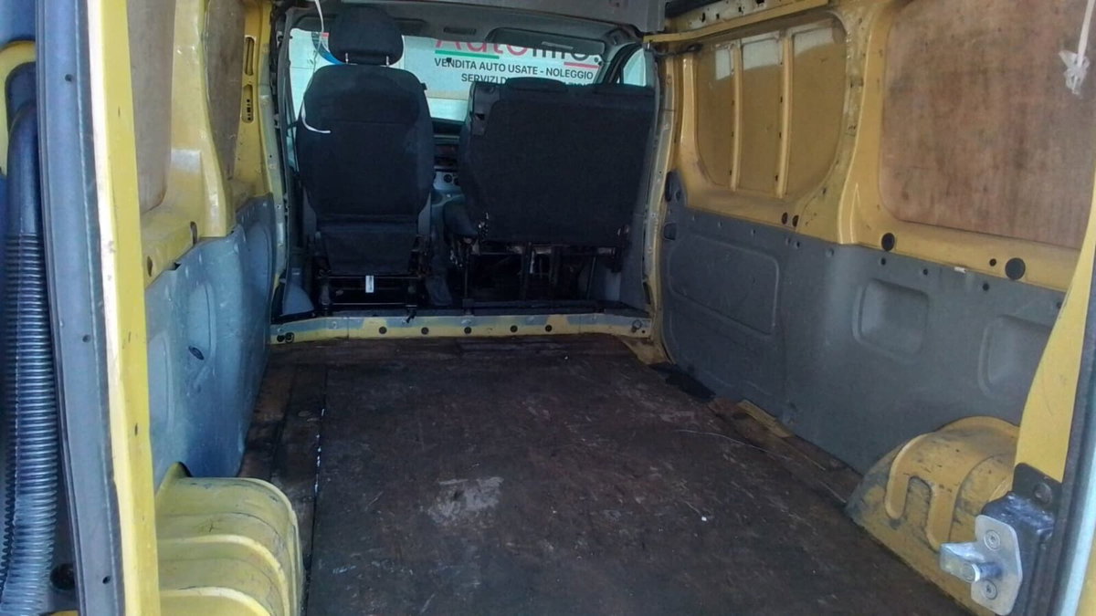 Renault Trafic Furgone T27 2.5dCi/140 16V PC-TN Furg.Con (3)