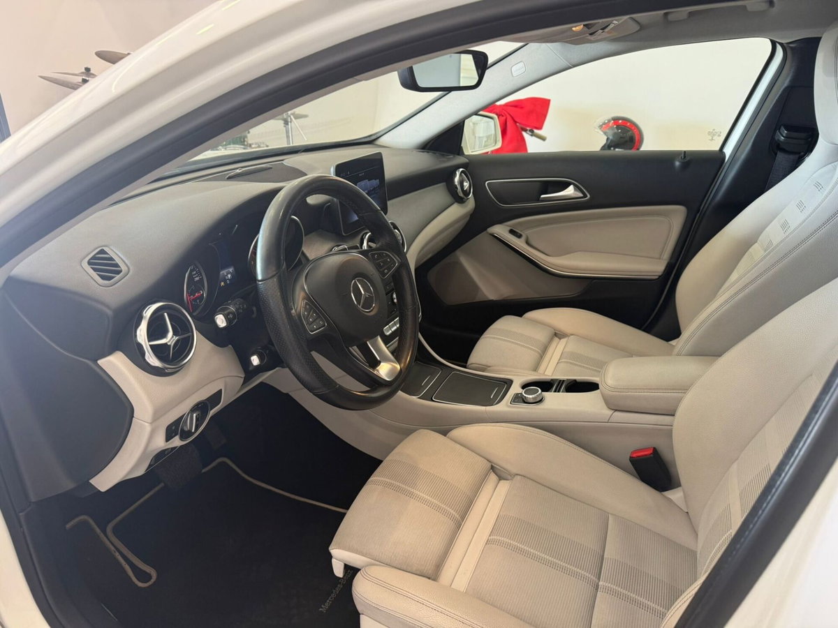 Mercedes-Benz GLA SUV 200 d Automatic 4Matic Sport (14)