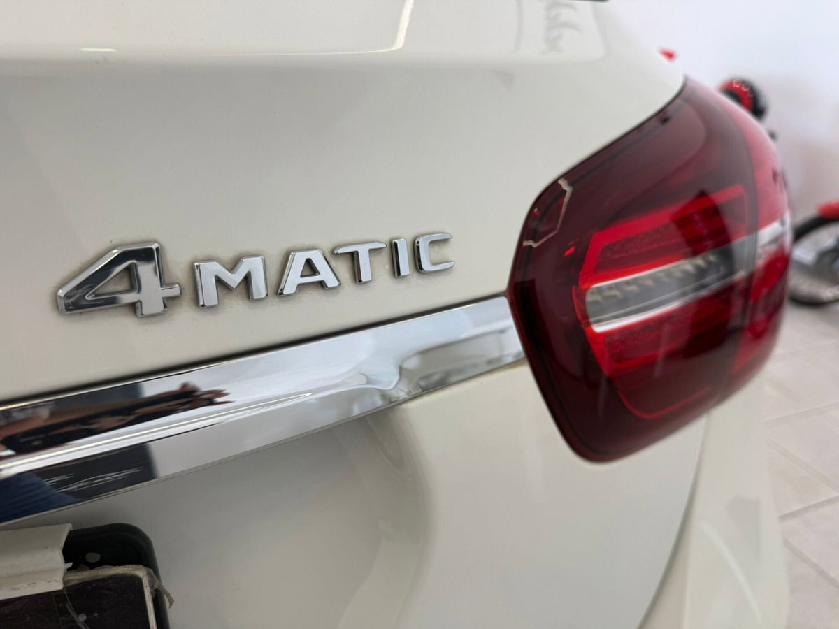 Mercedes-Benz GLA SUV 200 d Automatic 4Matic Sport (19)