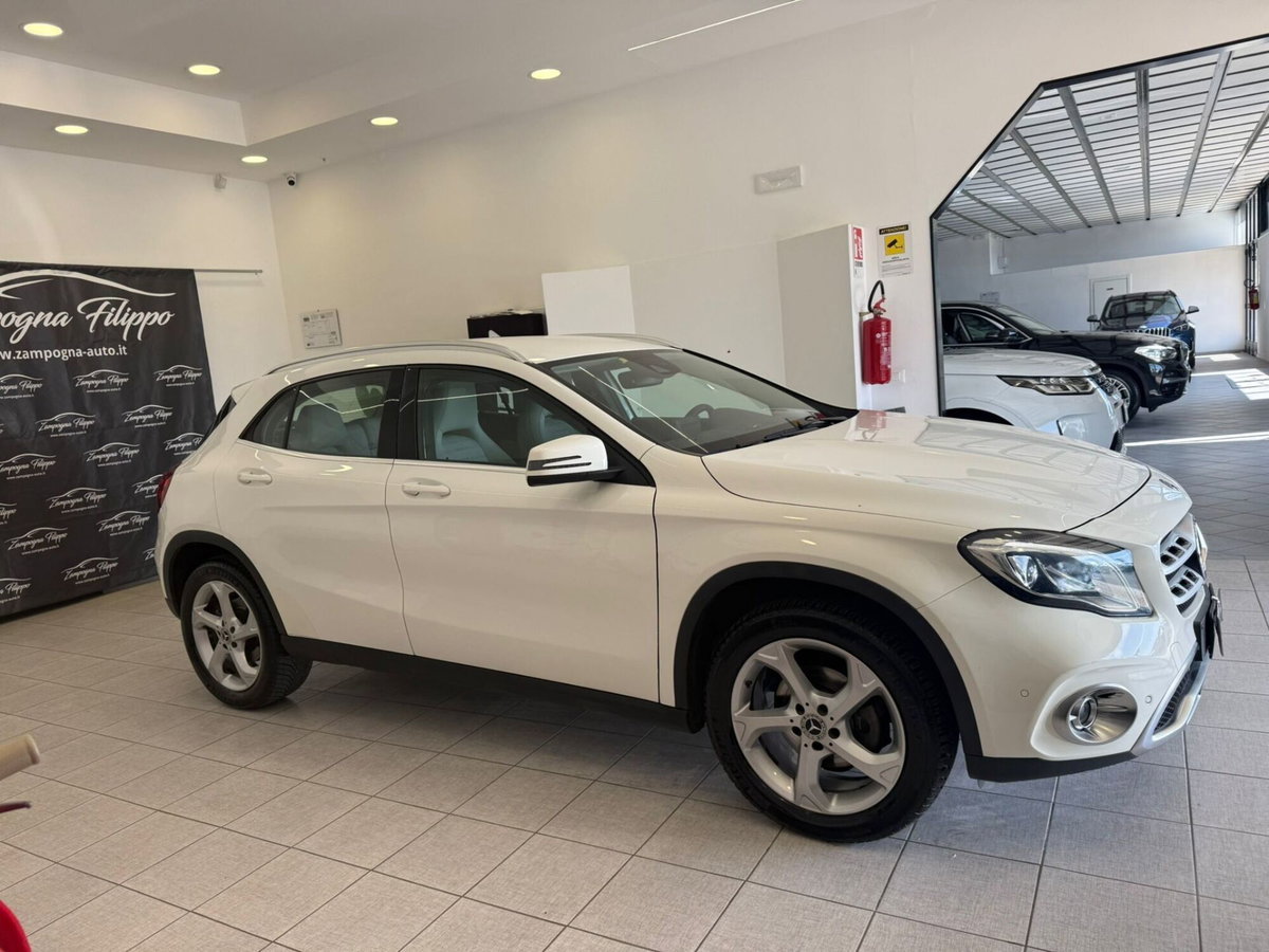 Mercedes-Benz GLA SUV 200 d Automatic 4Matic Sport (4)