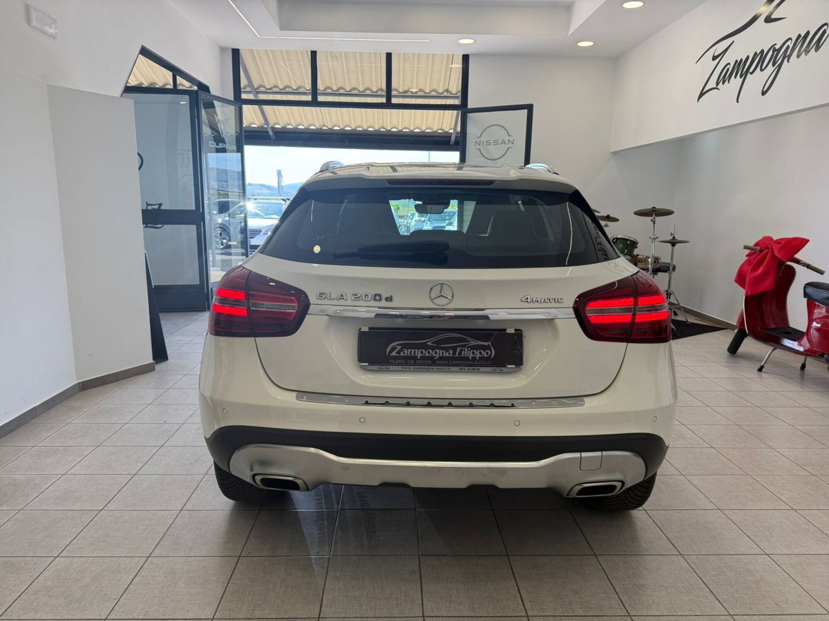 Mercedes-Benz GLA SUV 200 d Automatic 4Matic Sport (5)