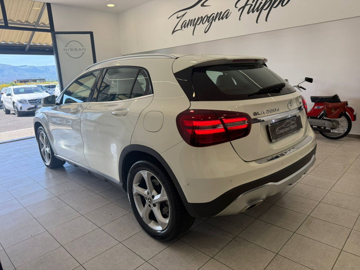 Mercedes-Benz GLA SUV 200 d Automatic 4Matic Sport (6)