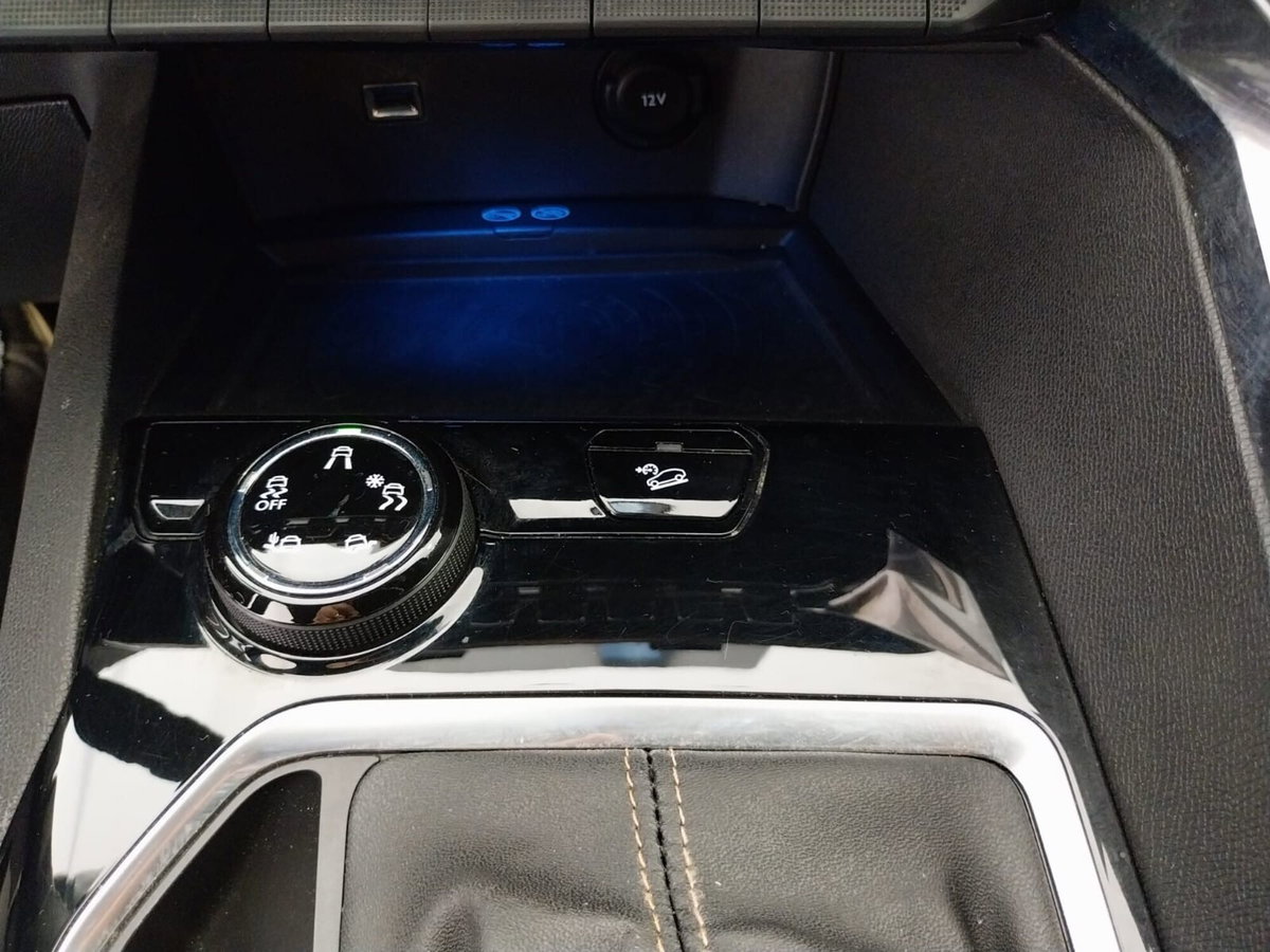 Peugeot 3008 BlueHDi 130 S&S EAT8 GT Line (10)