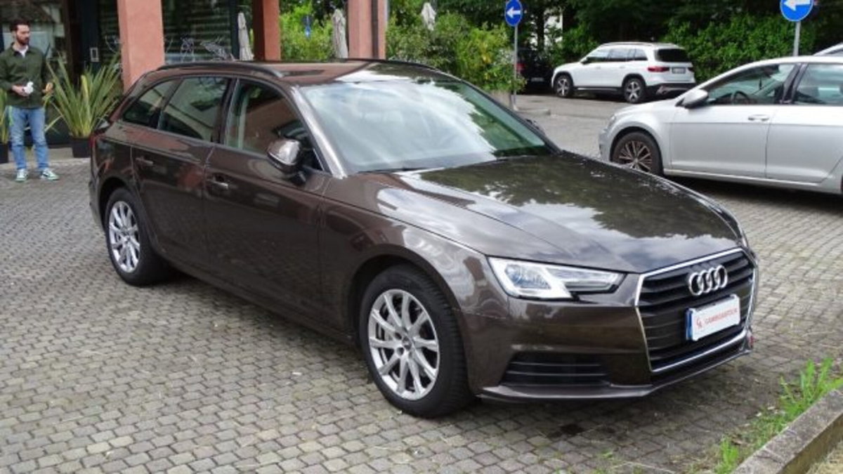 Audi A4 Avant 40 TDI S tronic Business (2)
