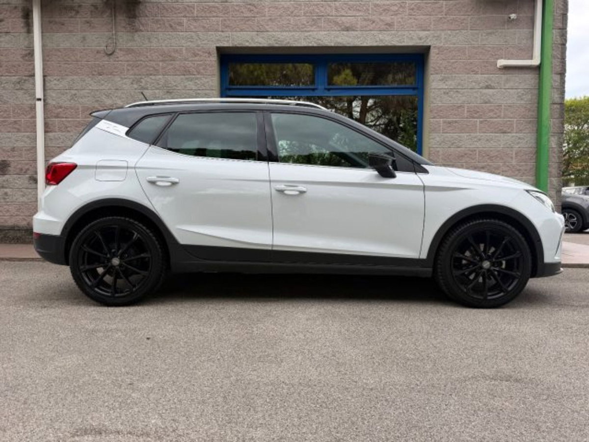 SEAT Arona 1.0 ecotsi FR 95cv (2)