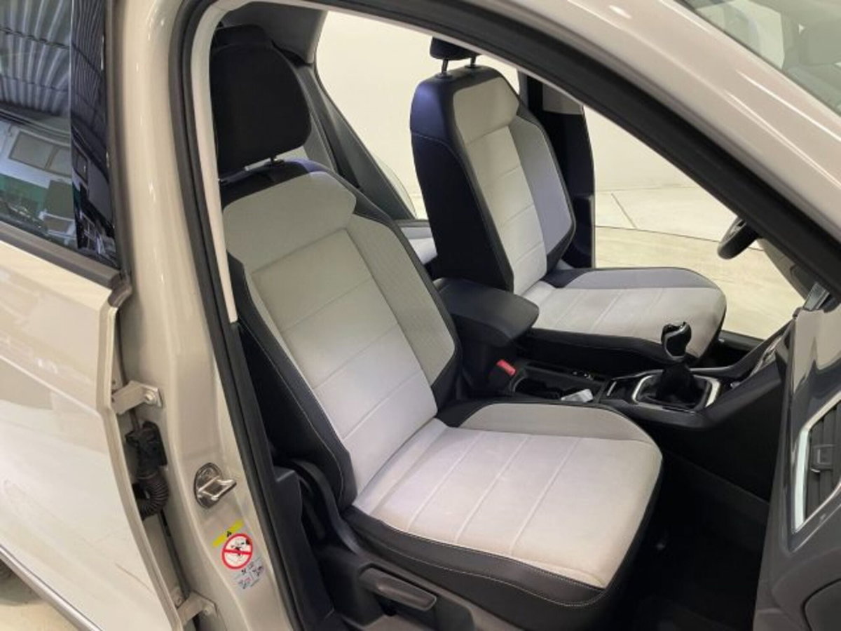 Volkswagen T-Roc 1.0 TSI Style (8)