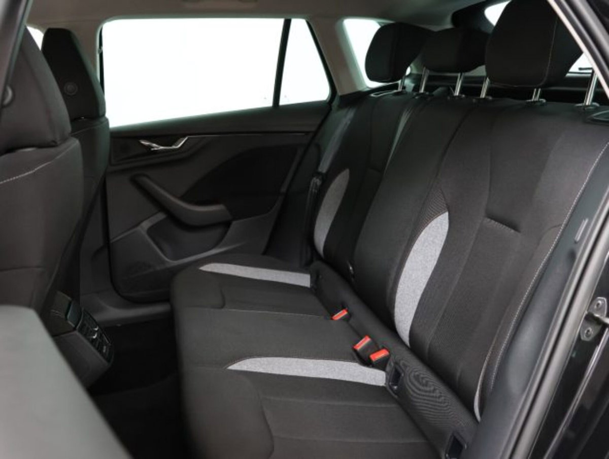 Skoda Kamiq 1.0 tsi Selection 115cv dsg (10)
