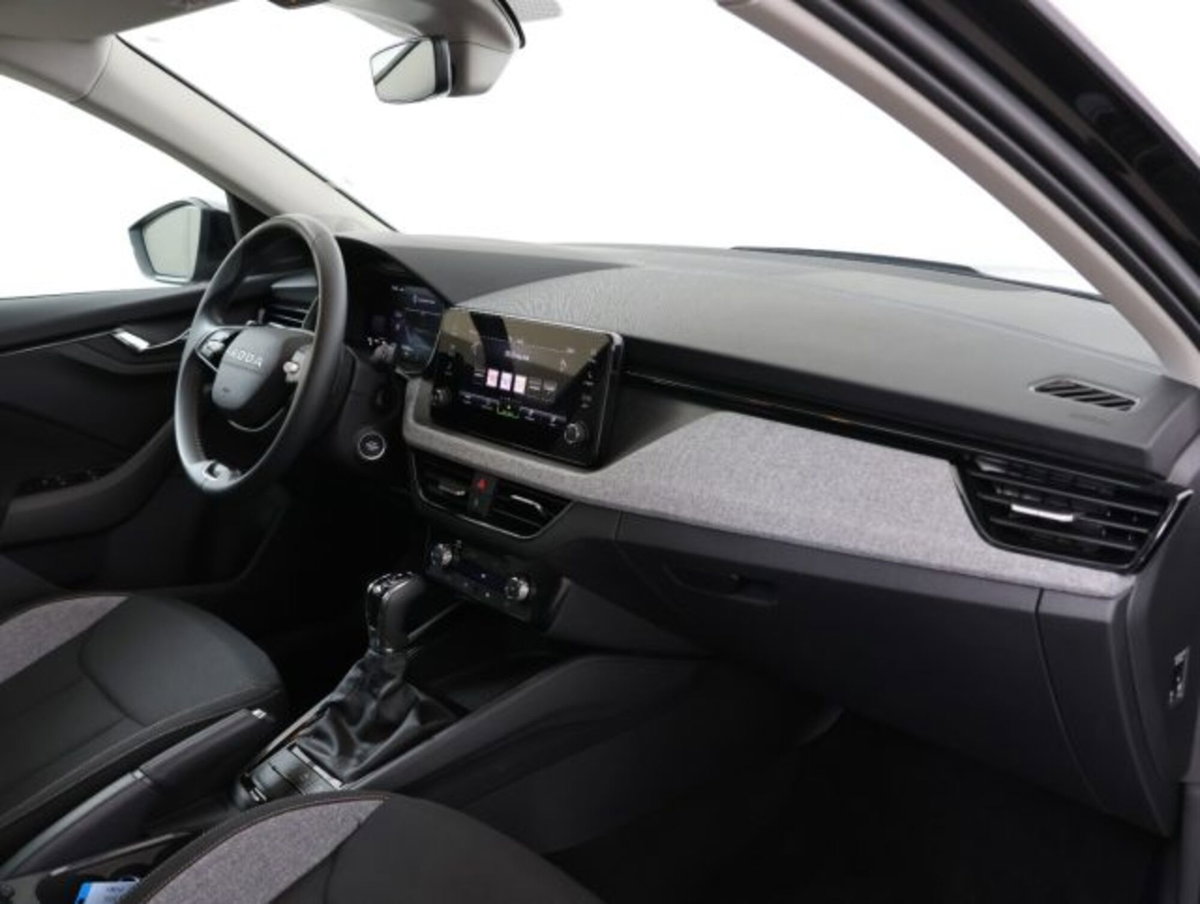 Skoda Kamiq 1.0 tsi Selection 115cv dsg (12)