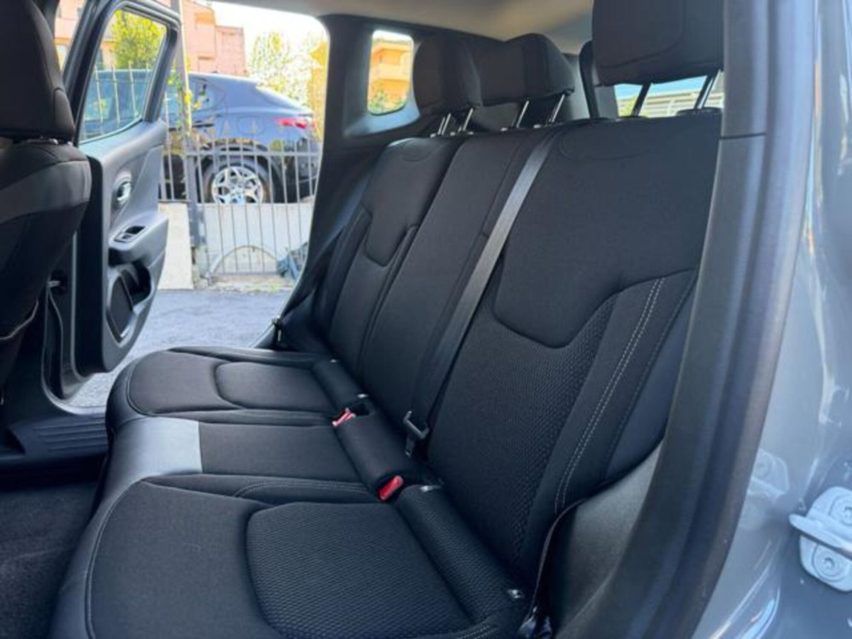 Jeep Renegade 1.3 T4 190CV PHEV 4xe AT6 Upland (11)