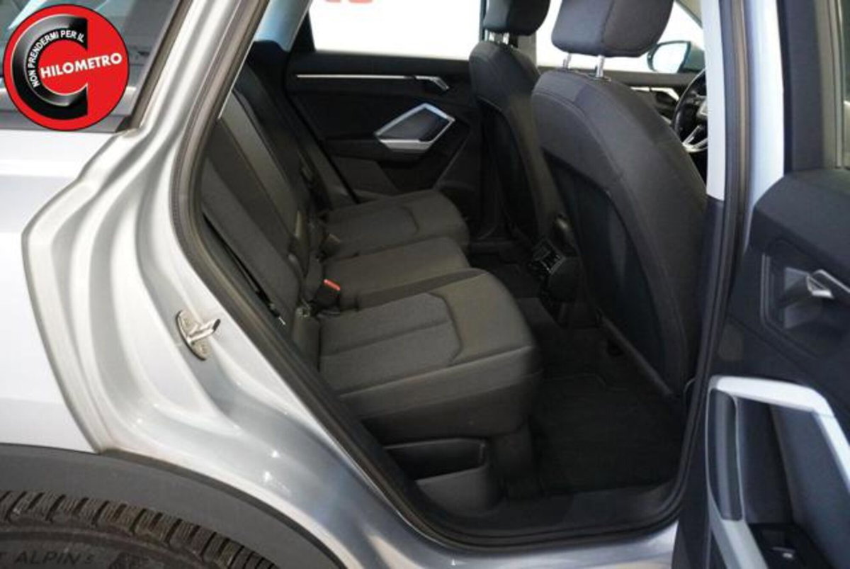 Audi Q3 35 TDI quattro S tronic Business (9)