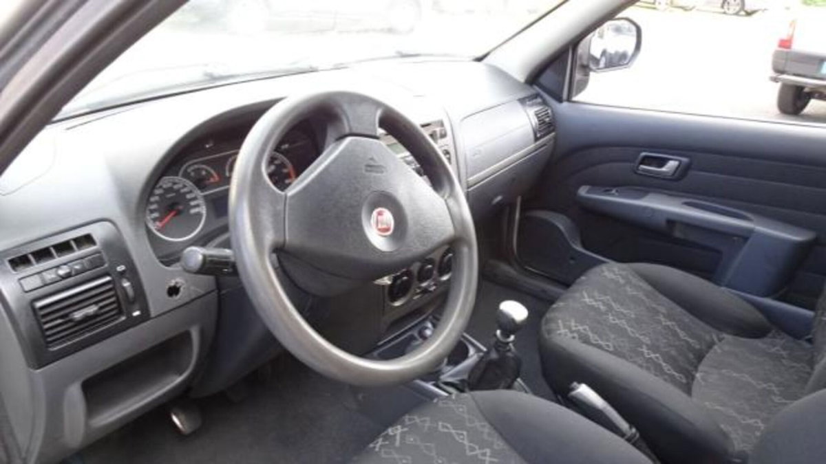 Fiat Strada 1.3 MJT 95CV Pick-up Trekking (14)