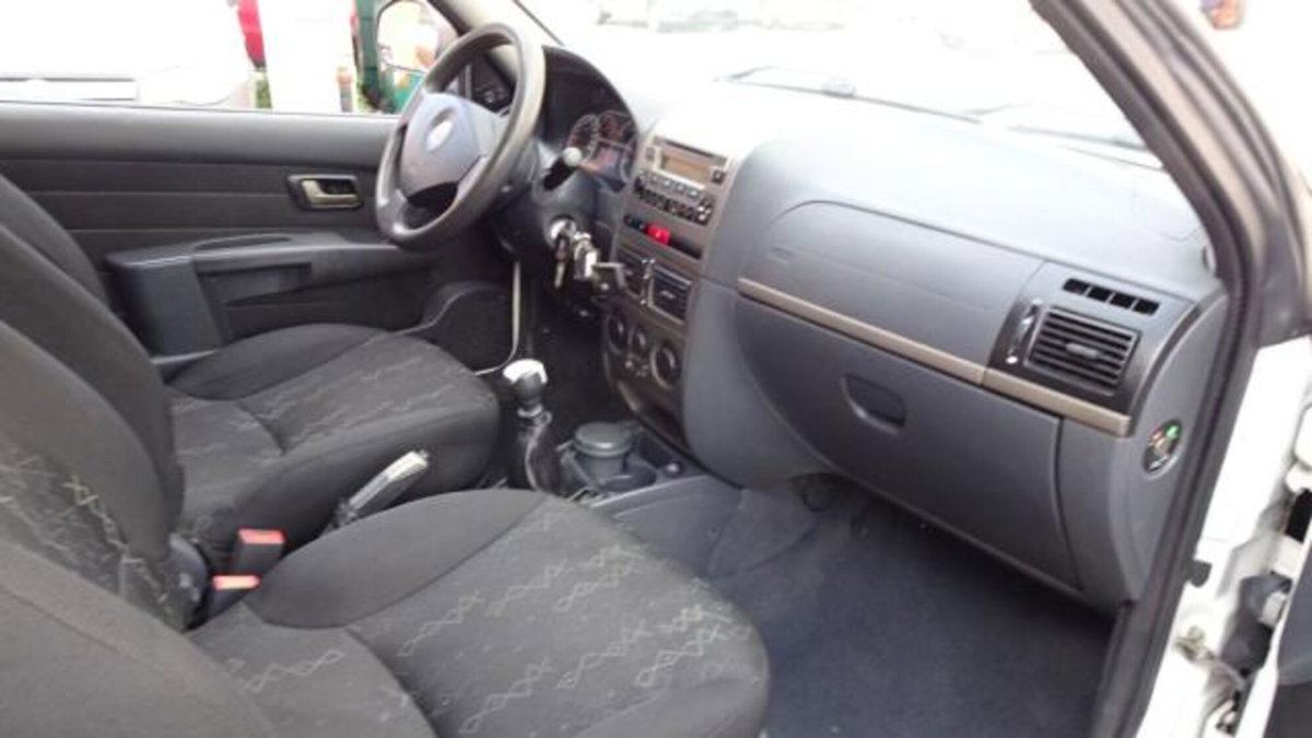 Fiat Strada 1.3 MJT 95CV Pick-up Trekking (19)