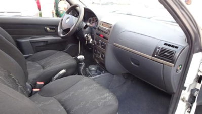 Fiat Strada 1.3 MJT 95CV Pick-up Trekking (19)