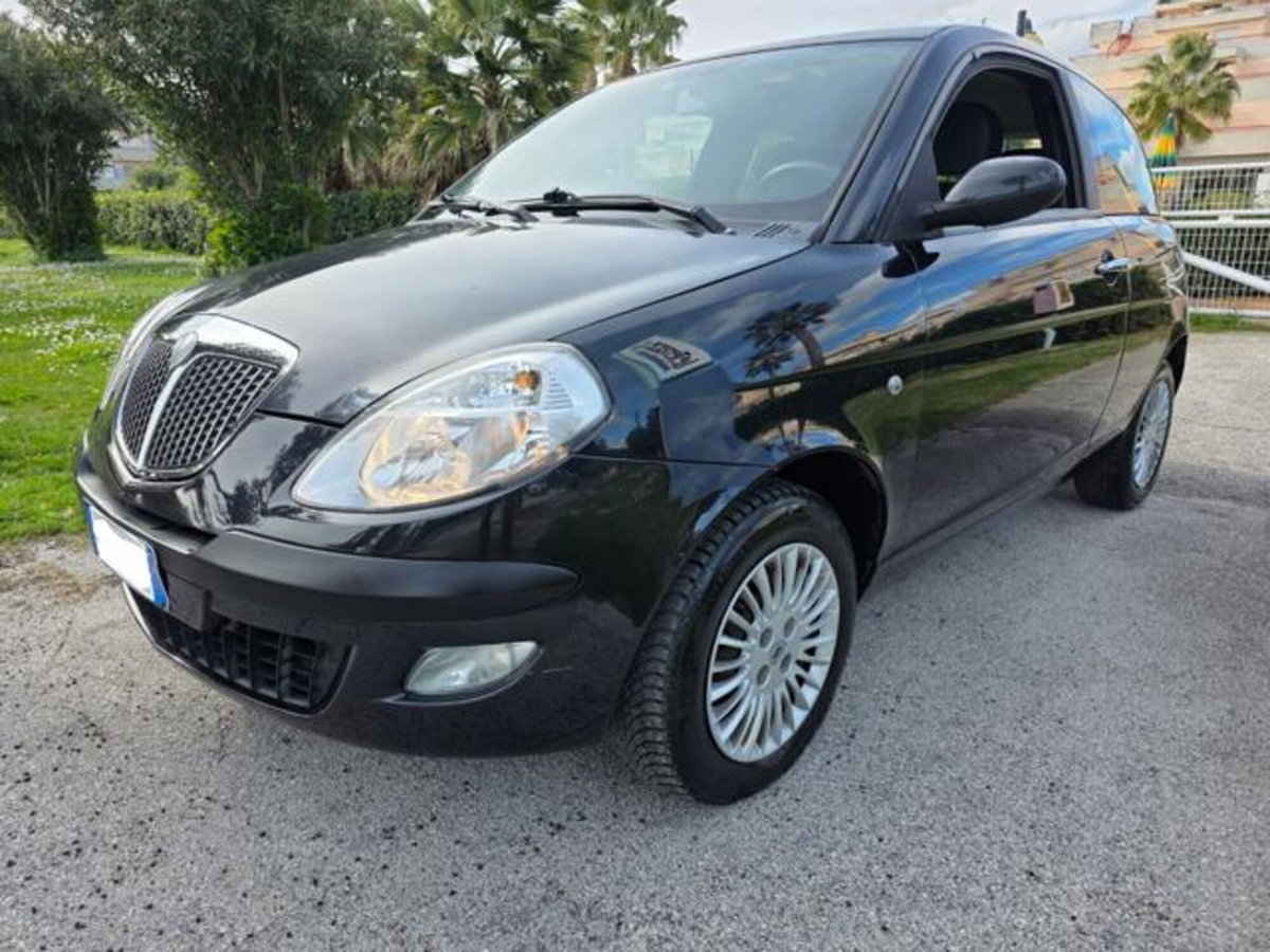 Lancia Ypsilon Multijet 16V Argento