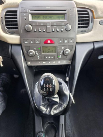 Lancia Ypsilon Multijet 16V Argento (11)