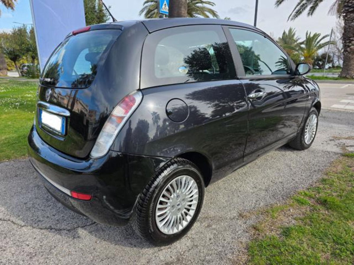 Lancia Ypsilon Multijet 16V Argento (3)