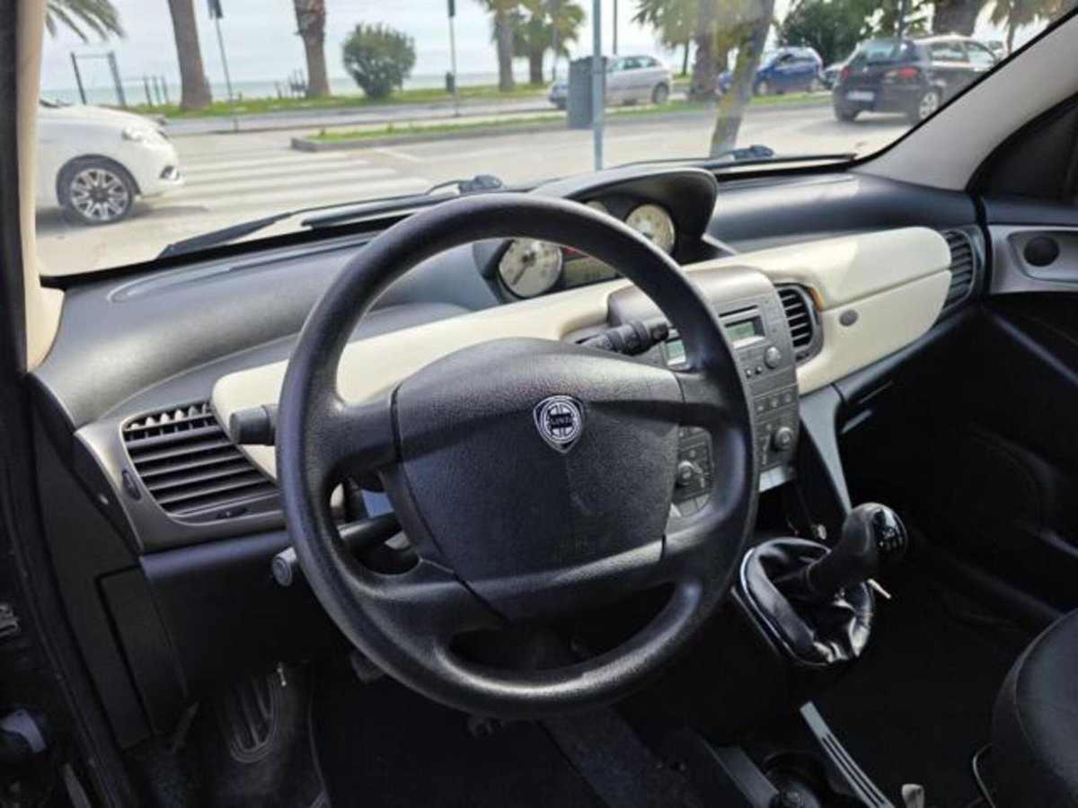 Lancia Ypsilon Multijet 16V Argento (9)