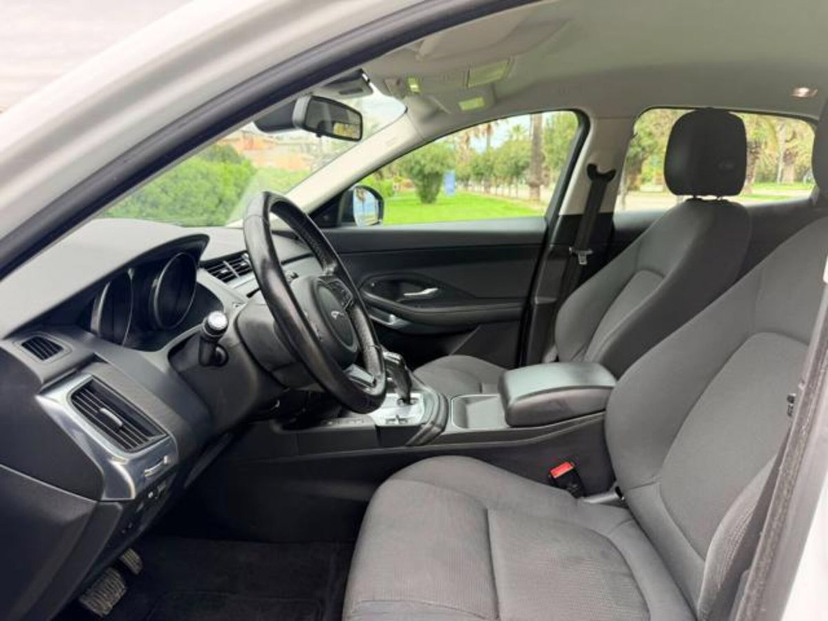 Jaguar E-Pace 2.0D 150 CV AWD aut. (10)