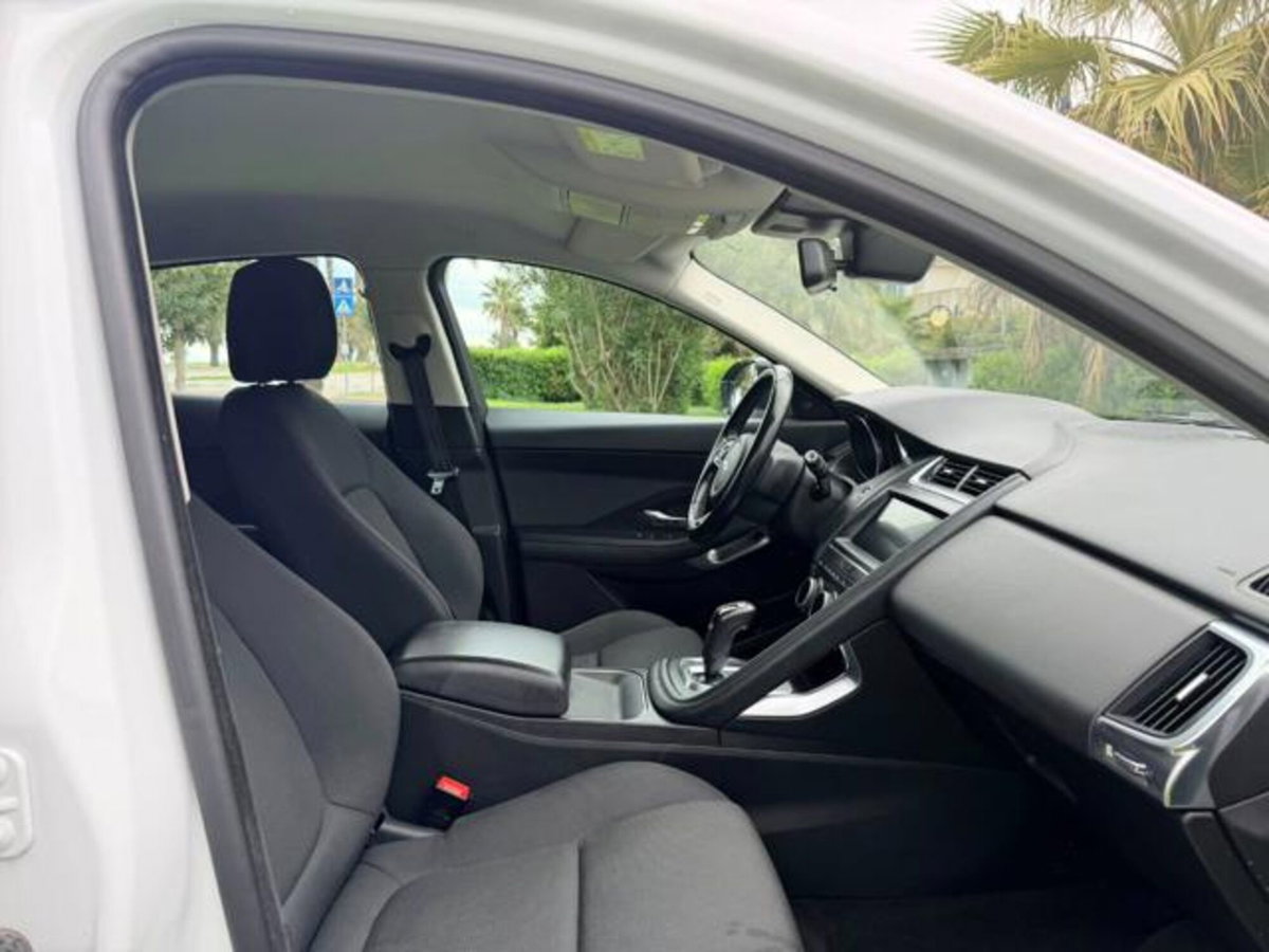 Jaguar E-Pace 2.0D 150 CV AWD aut. (11)