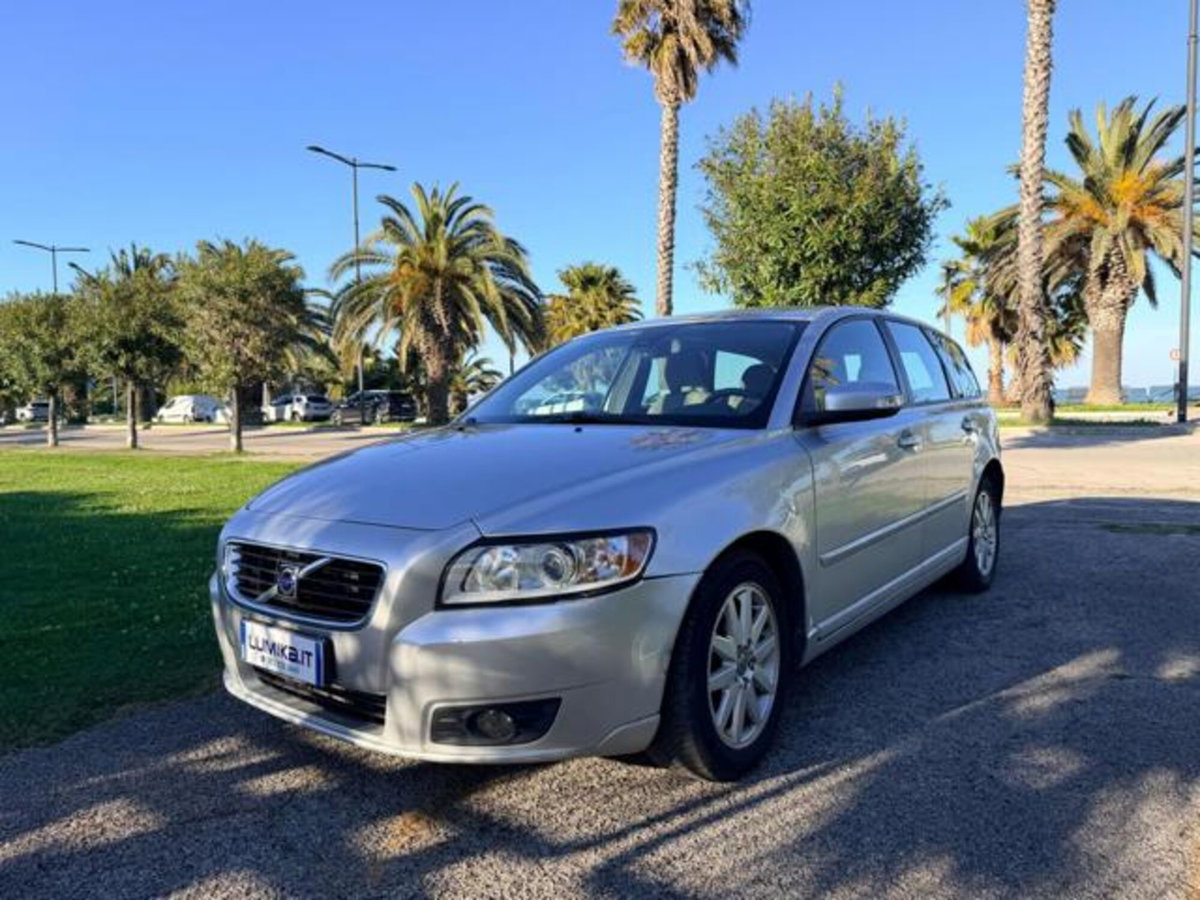 Volvo V50 1.6 D cat Momentum (2)