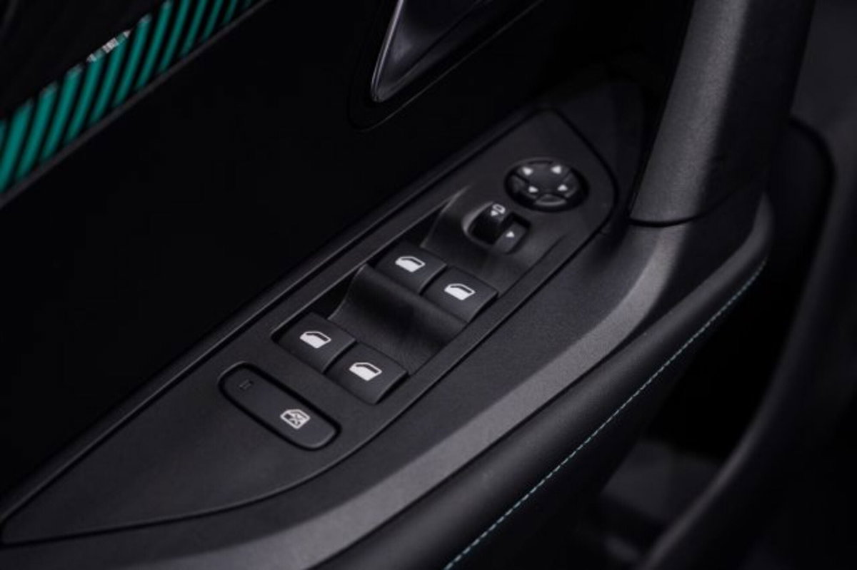 Peugeot 2008 PureTech 100 S&S Allure Pack (14)
