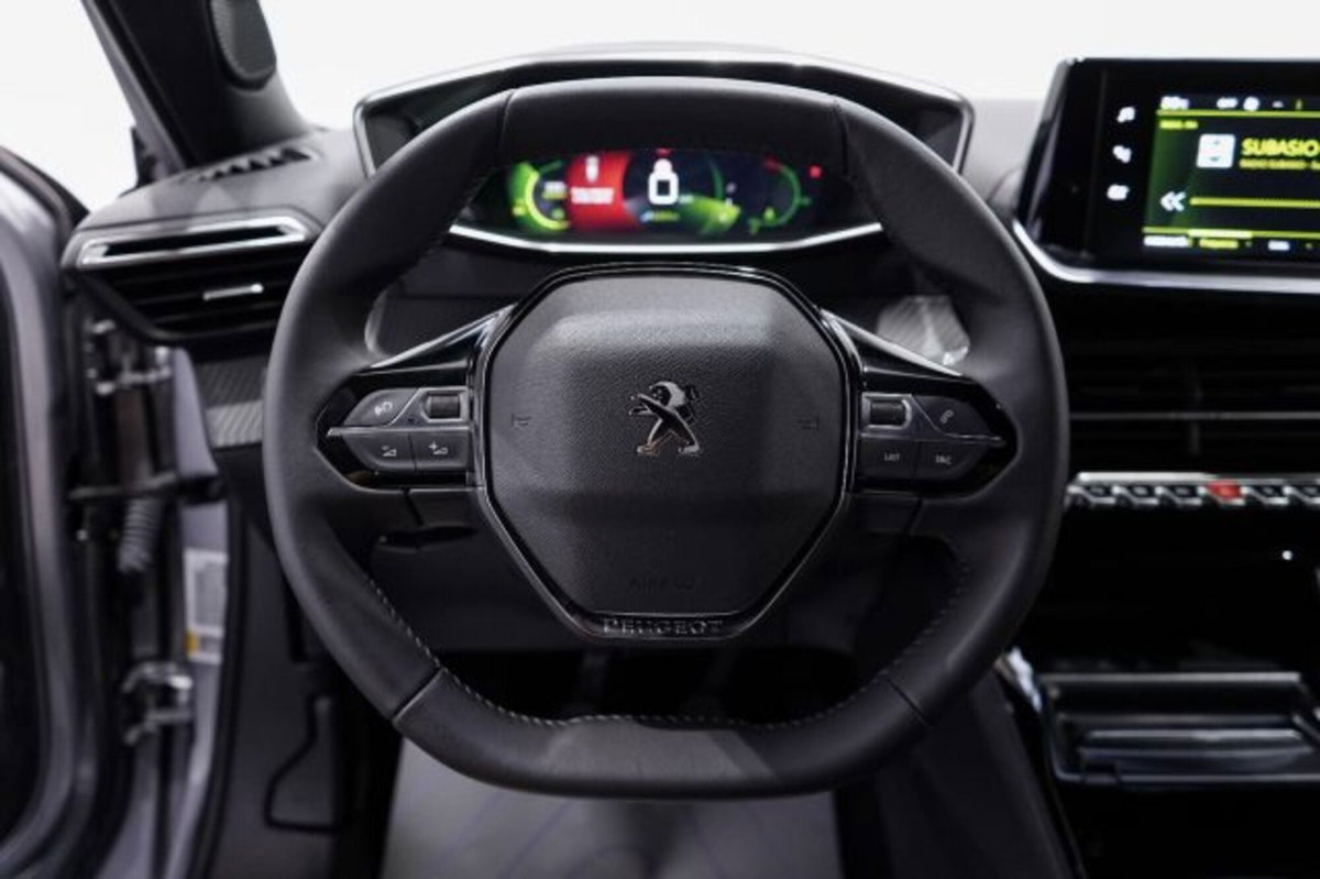 Peugeot 2008 PureTech 100 S&S Allure Pack (16)