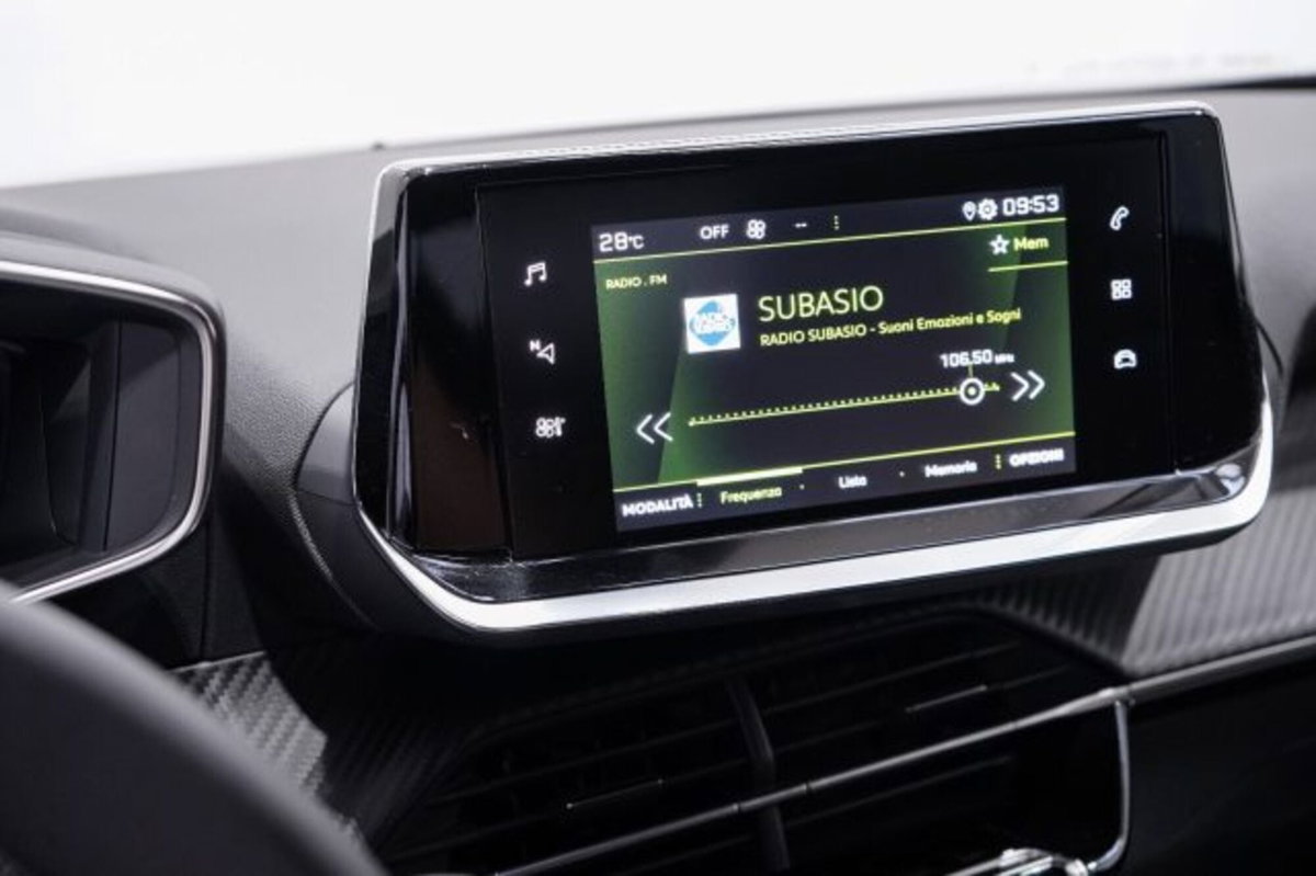 Peugeot 2008 PureTech 100 S&S Allure Pack (17)
