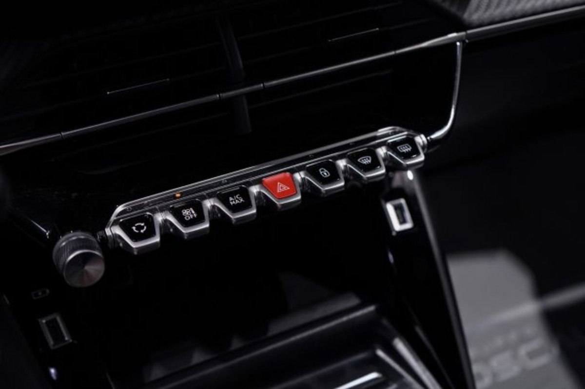 Peugeot 2008 PureTech 100 S&S Allure Pack (18)