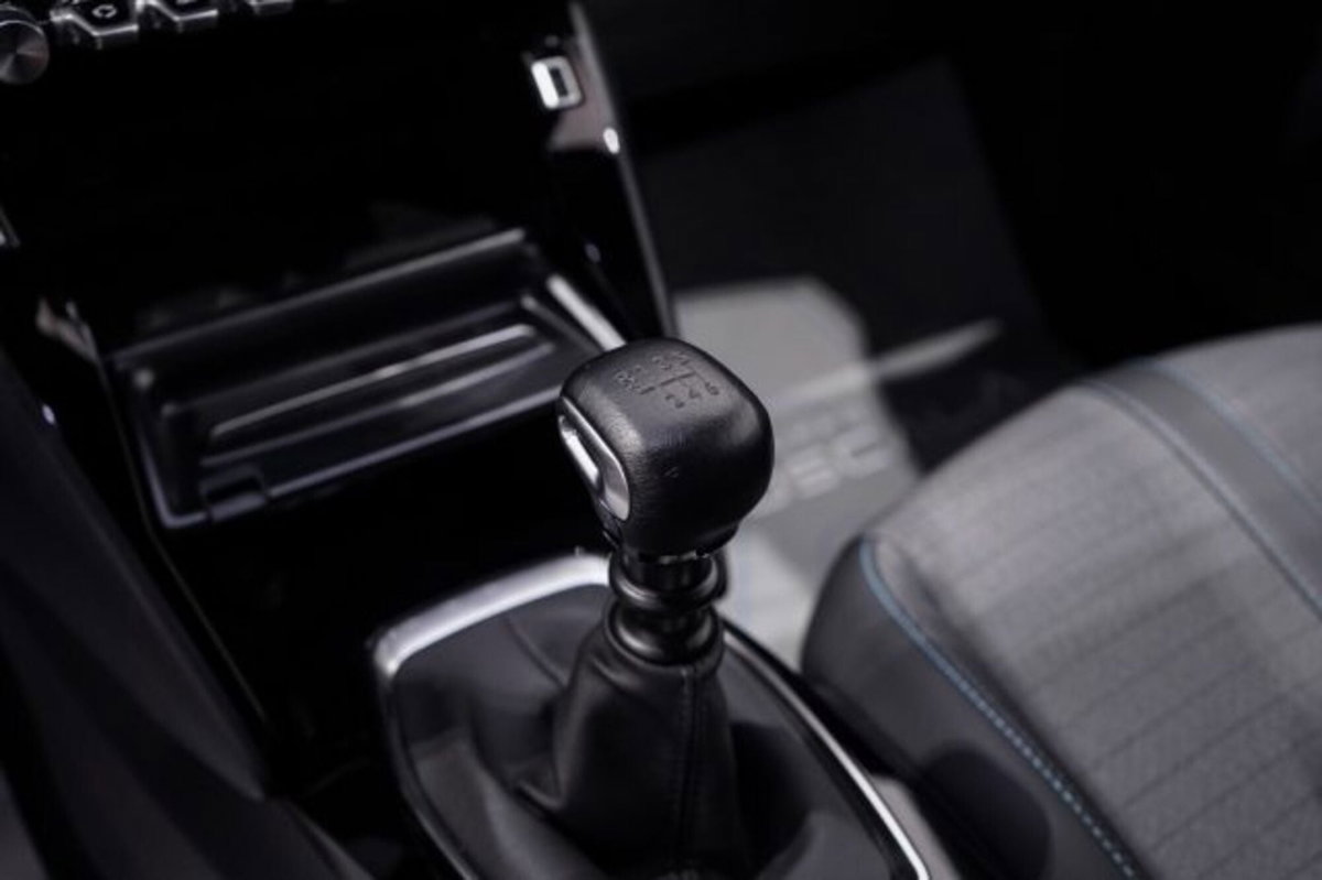 Peugeot 2008 PureTech 100 S&S Allure Pack (19)
