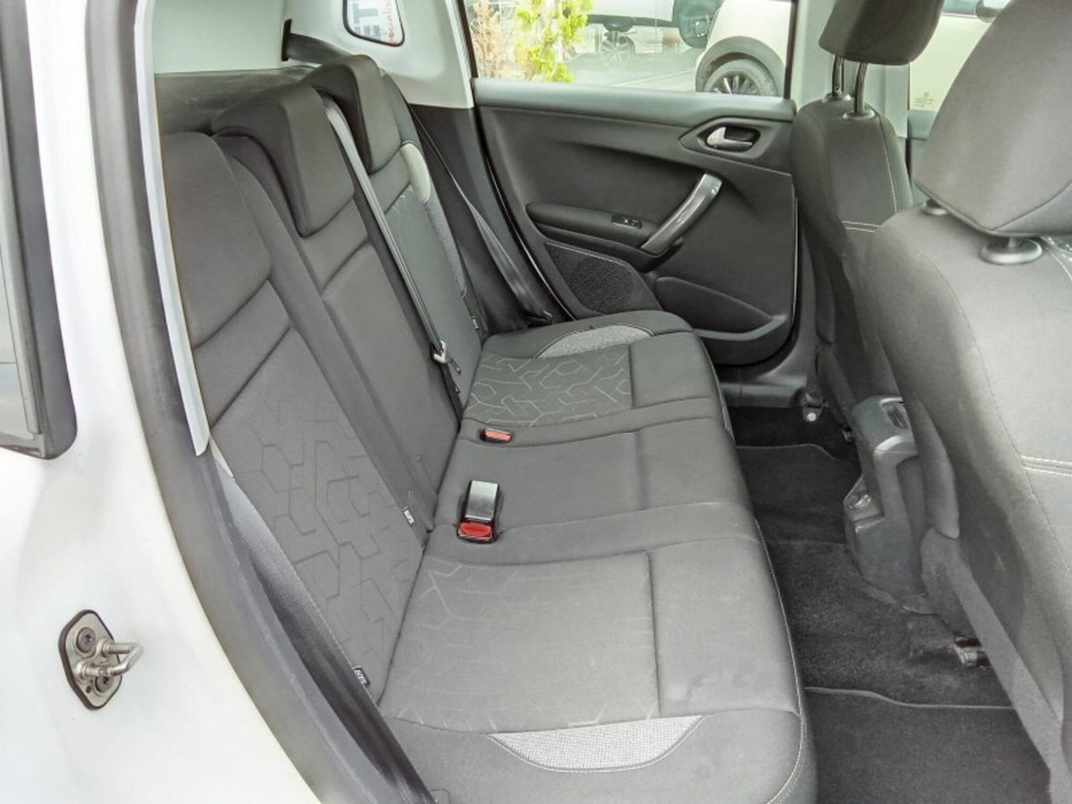 Peugeot 2008 BlueHDi 100 S&S Active (12)