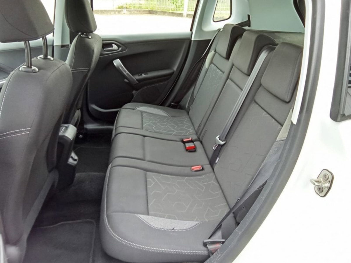 Peugeot 2008 BlueHDi 100 S&S Active (13)